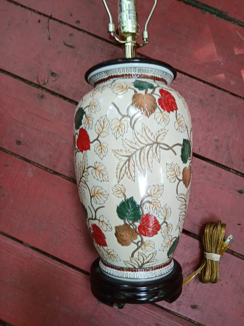 Hand Painted Oriental Style Ceramic Lamp / Liefs